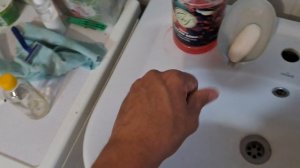 Как отмыть клей с рук (момент или супер клей)