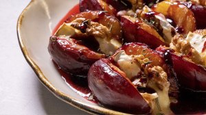 Это блюдо взорвет ваш мозг. Вы даже представить себе не могли, что так может быть. Запеченные сливы