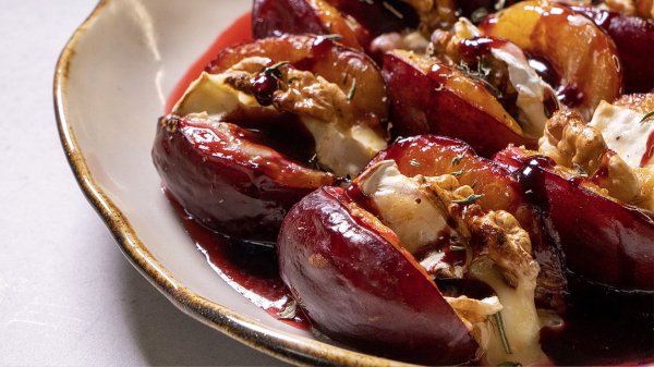 Это блюдо взорвет ваш мозг. Вы даже представить себе не могли, что так может быть. Запеченные сливы