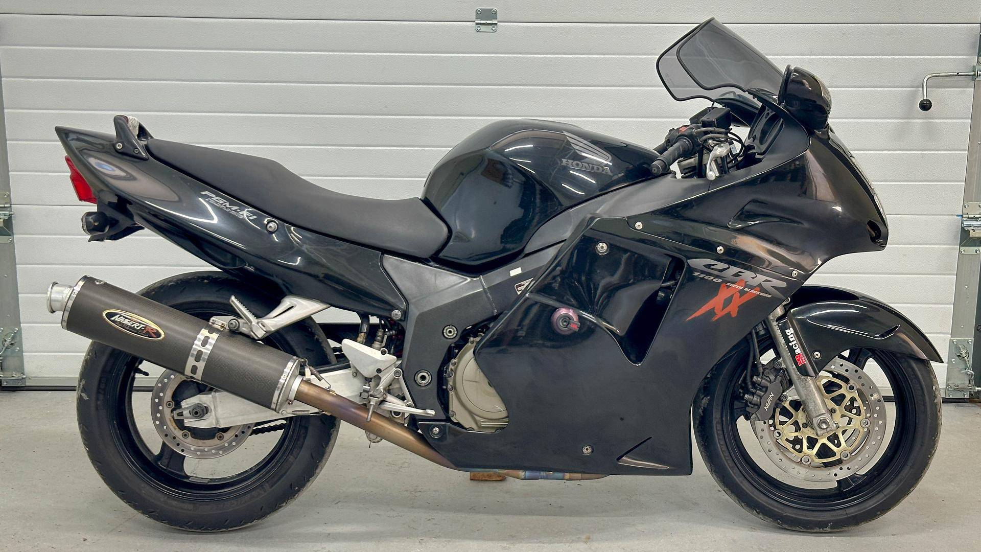 Honda CBR1100XX Blackbird - JH2SC35A9XM202266 смотреть онлайн