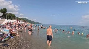 СОЧИ Лазаревское пляж Дельфин сегодня 12 августа 2025. Погода в Лазаревском сейчас. Обстановка