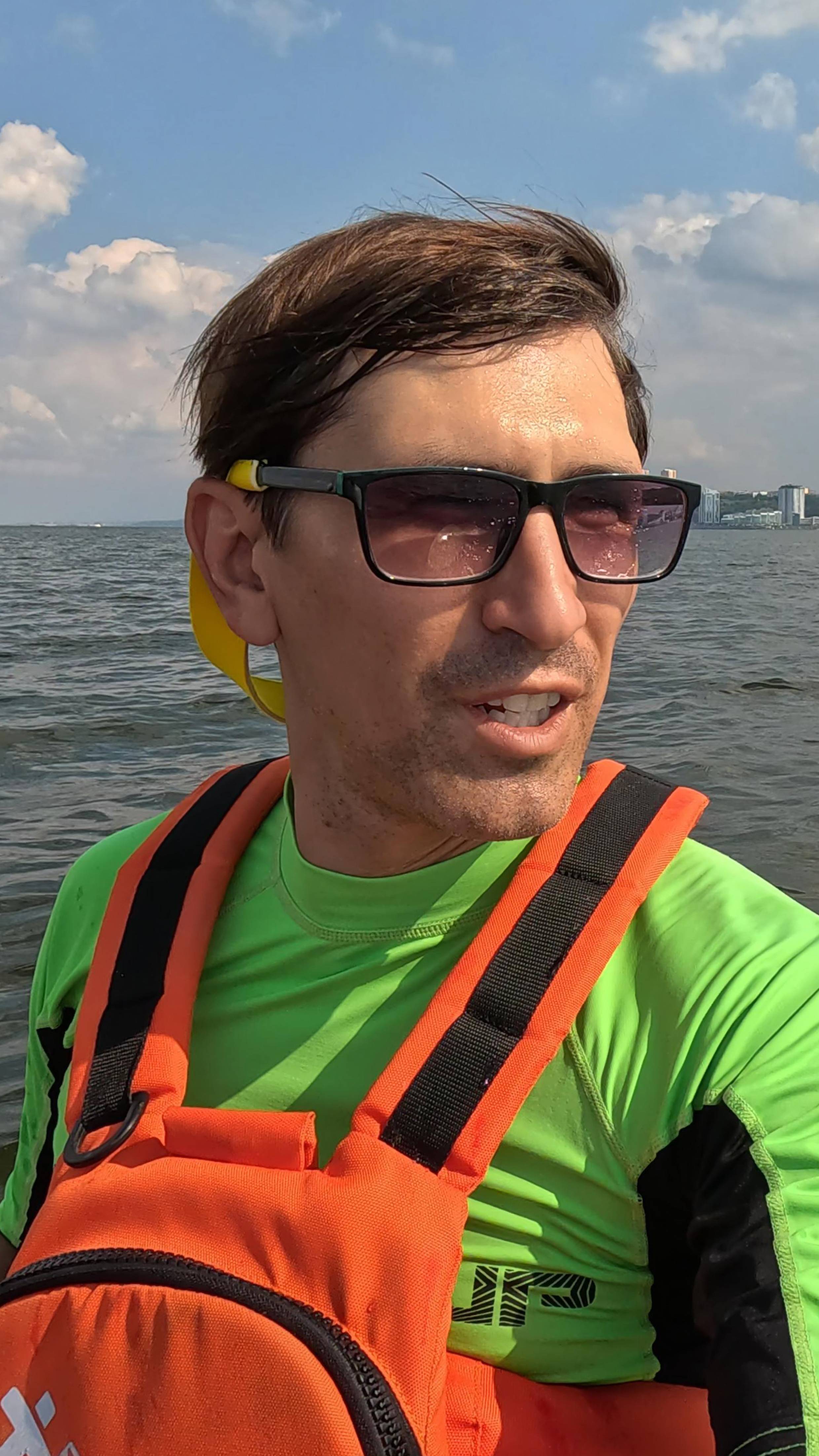 Каякинг на Волге. Переплыли Волгу, попили пиво и обратно.