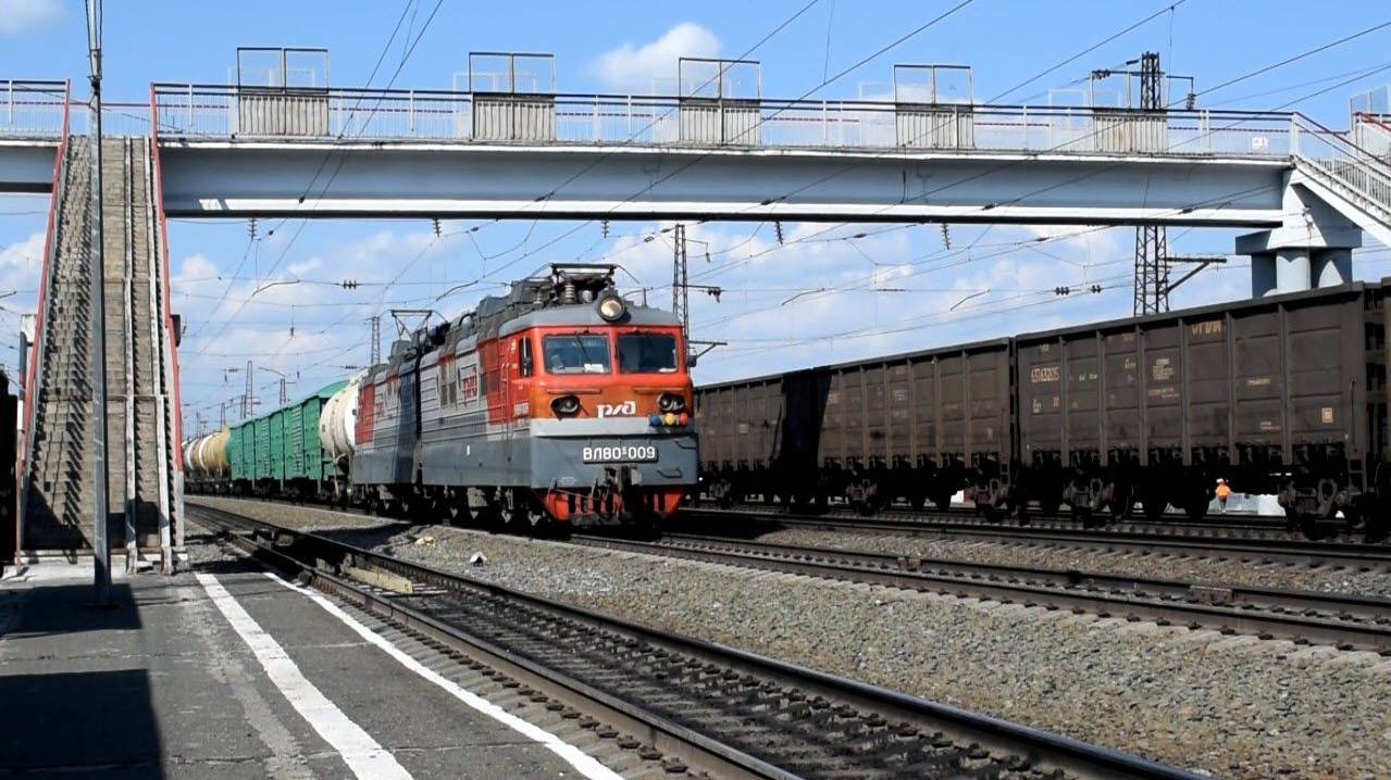 Электровоз ВЛ80С-009