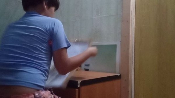 злой офисный работник ломает ноутбук chicken aboba 1 MAJOR