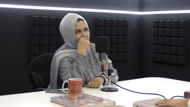 Шарора Вазирӣ: Зани бесавод аз куҷо "шери нар" мезояд?! смотреть онлайн