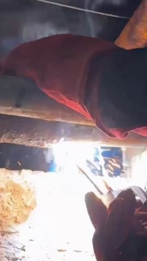 Сварка с водой одним кадром. #сварка #сваркаметалла #сваркатруб #сваркаэлектродом #сварщик