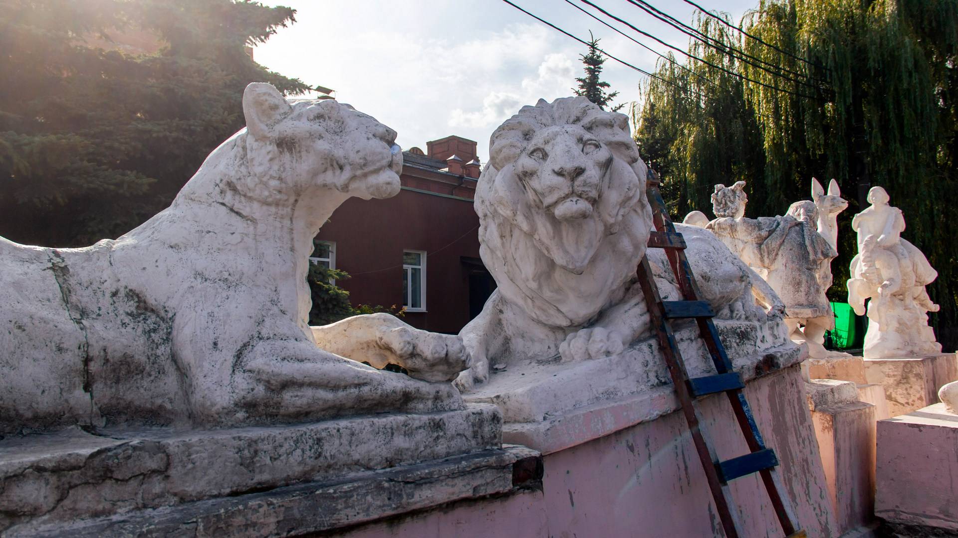 Реставрация скульптур в парке Пионеров. Курск. смотреть онлайн
