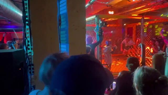 «Живая сталь» в реальности: в Сан-Франциско запустили бойцовский клуб для роботов. смотреть онлайн