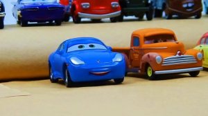 МУЛЬТ ТАЧКИ МОЛНИЯ МАККУИН КРУТЫЕ ЛЕТАЮЩИЕ МАШИНКИ РАЗВИВАЮЩИЕ МУЛЬТИКИ ДЛЯ МАЛЬЧИКОВ