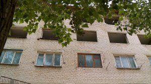 В Невинномысске люди живут в общежитии во время демонтажа здания