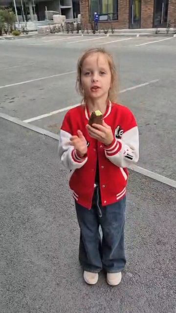 пробую мороженое со вкусом дубайского шоколада! смотреть онлайн