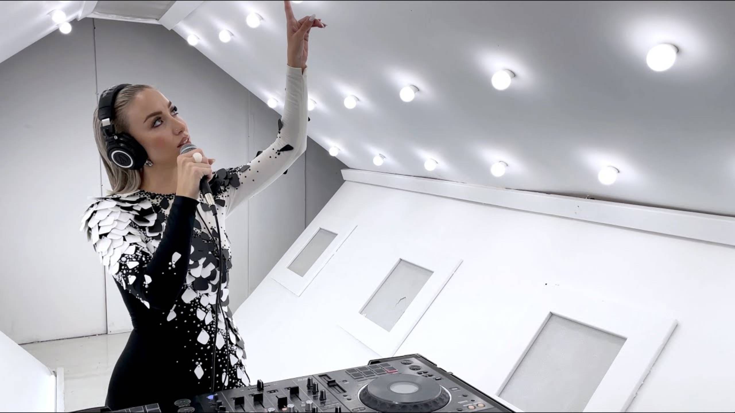 ARi - Metasin Live Series Ep. 009 [Melodic Techno Progressive House Mix] 4K смотреть онлайн