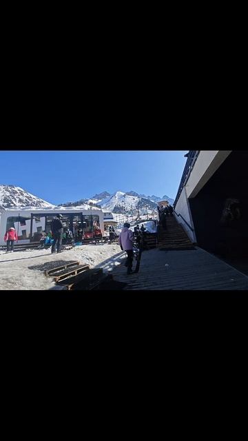 26. КАЗАХСТАН АЛМАТЫ 🇰🇿 ГОРЫ ЧИМБУЛАК 🏔️ БАНИ РЕСТОРАНЫ ЛУЧШИЕ МЕСТА И ЛЮДИ смотреть онлайн