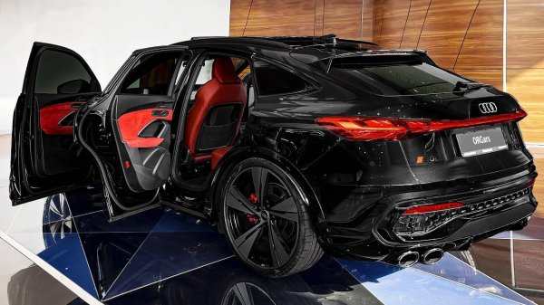 Audi SQ5 Sportback 2025 года — звук, интерьер и экстерьер