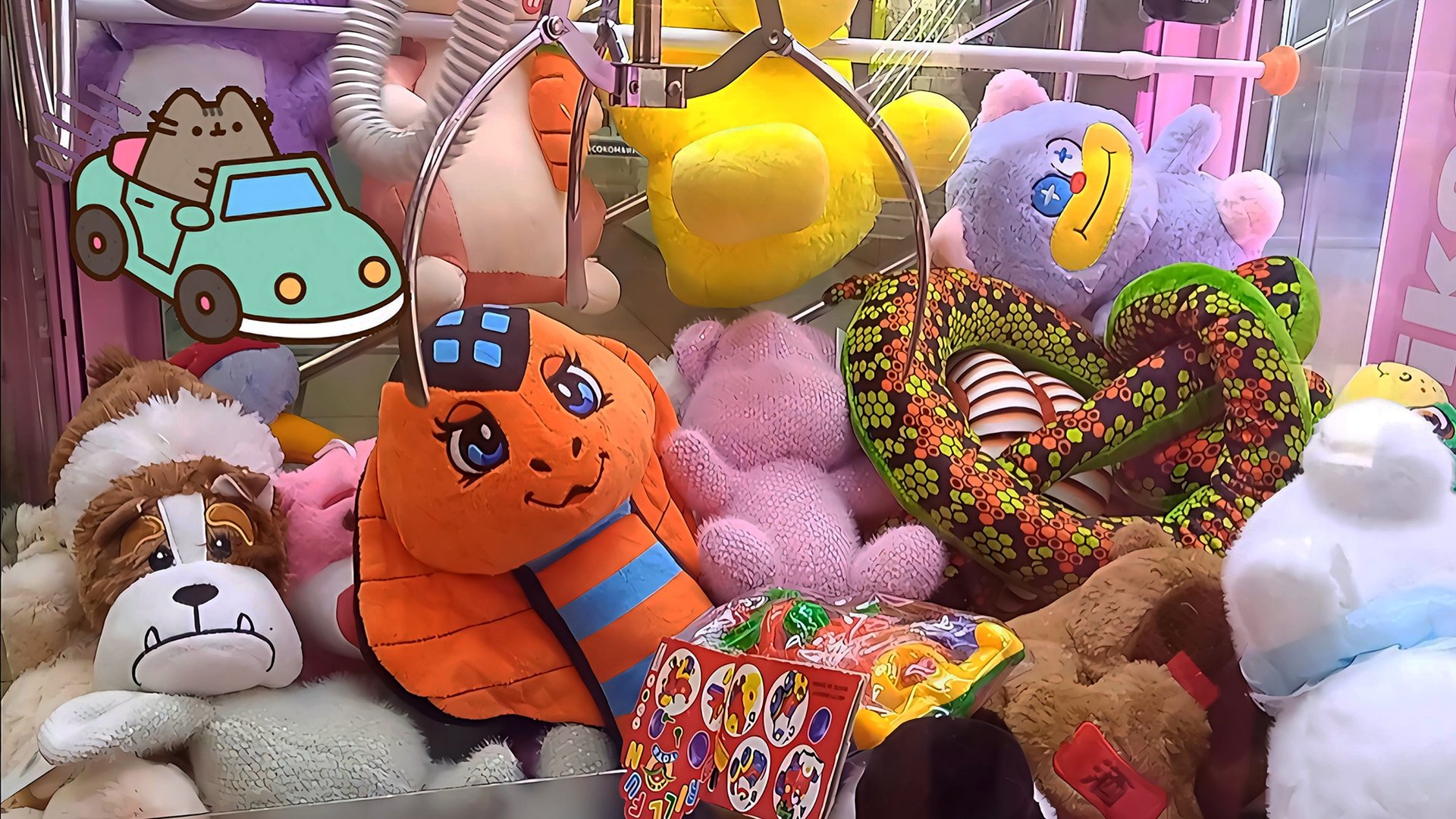 Достаем классные призы и игрушки из автомата Хватайка. смотреть онлайн