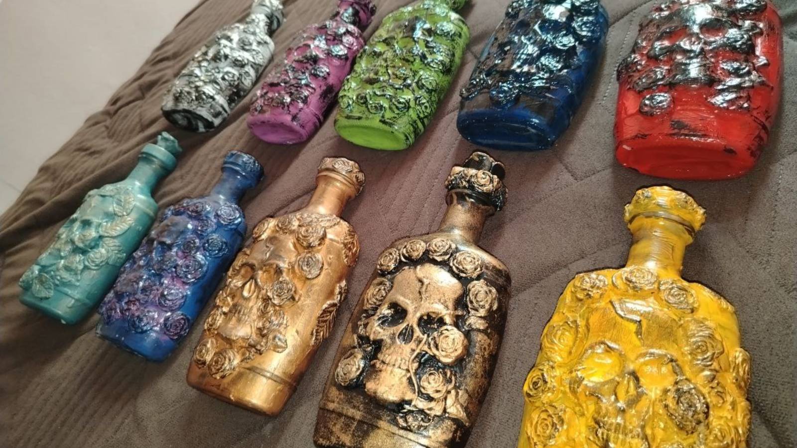 Семейство бутылок Череп