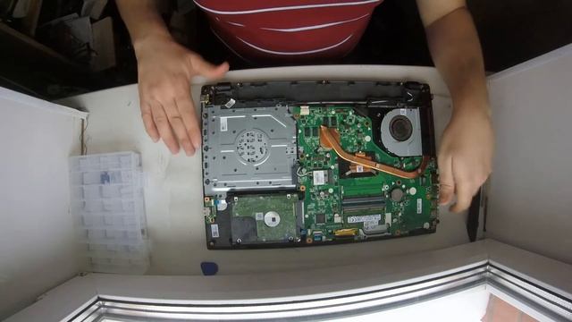 Ноутбук Acer Aspire E5-573G-34JQ Разборка и чистка смотреть онлайн