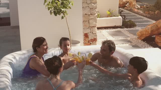 Надувные спа бассейны Lay-Z-Spa промо 2025 смотреть онлайн
