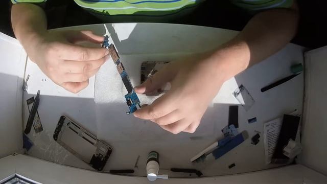 Samsung Galaxy J3 (2017) sm-j330f Замена дисплея и шлейфа кнопок громкости -+ смотреть онлайн