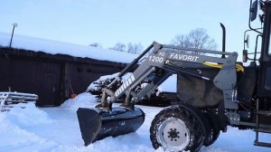 Погрузчик ПКУ Фаворит Оптима 1200 в работе