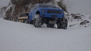 RC внедорожники на заснеженном бездорожье.