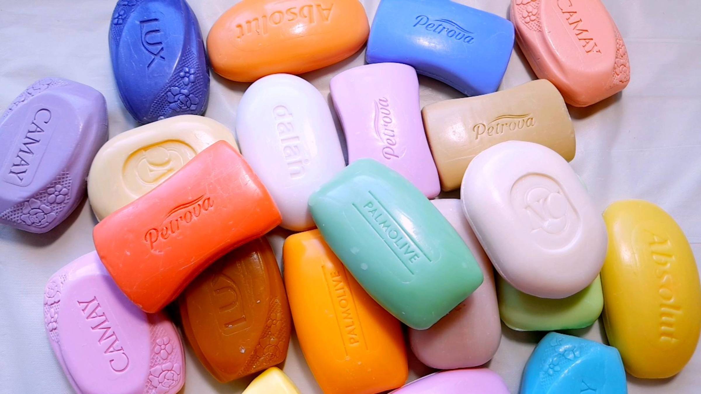 АСМР ШУРШАНИЕ. РСКЛДЫВАЮ КРАСОЧНОЕ МЫЛО. ШУРШУ УПАКОВКОЙ.