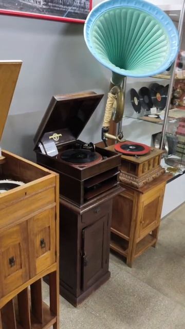 Нам включили старинную Радиола, и редкую запись) #Музей #Радиола смотреть онлайн