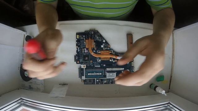 Ноутбук Acer Z5WE1 Разборка и чистка смотреть онлайн