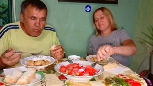 Жизнь в деревне. Прям во рту тает. Привозят нам