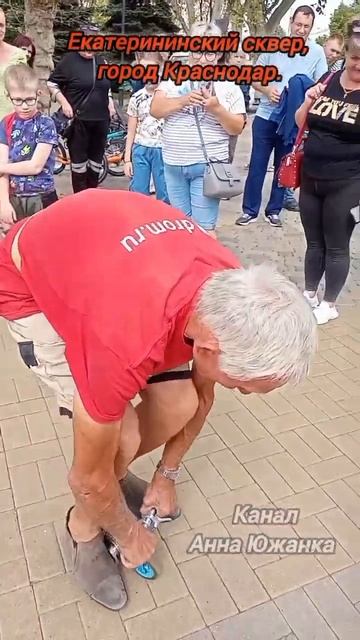 Книга рекордов Гиннеса. Самый маленький велосипед. смотреть онлайн