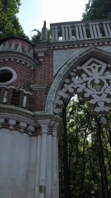 Творческие ворота в Царицыно, кто через них пройдёт тот ... #Москва #творчество смотреть онлайн