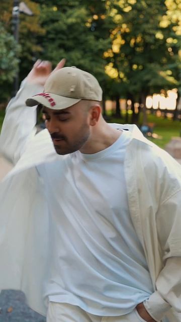 Саша Санта - Счастливыми смотреть онлайн