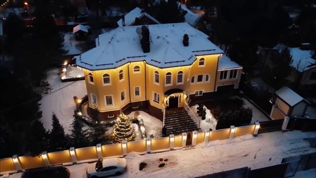 Подсветка входной группы и крыльца — архитектурно и празднично