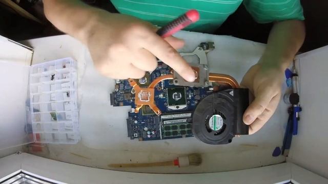 Ноутбук Acer Aspire 5750 model: P5WE0 Разборка и чистка смотреть онлайн