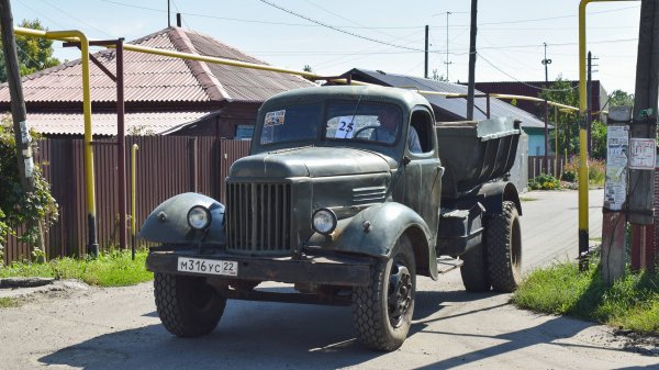 Покатушки на ЗИЛ-ММЗ-585 "Захар Захарыче". / Old Soviet dump truck ZIL-585 (ZIL-164).