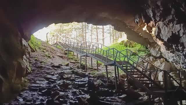 Кургазакская пещера. Граница Челябинской области и Башкирии. Известное и популярное место у реки Ай.