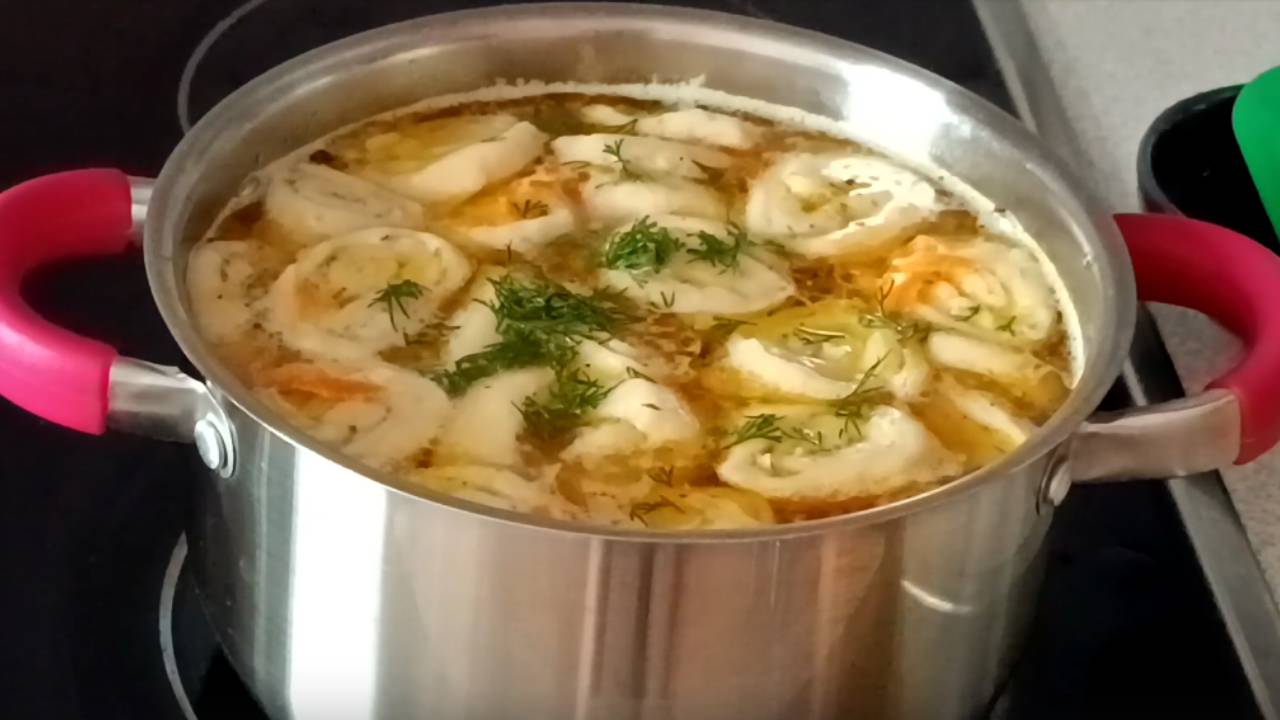 📌 Куриный суп с чесночными галушками - вкусный и сытный смотреть онлайн