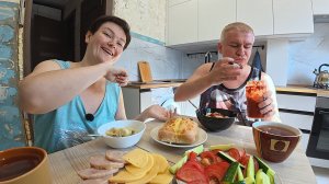 Мукбанг Вован СЧАСТЛИВ, в доме появилась  ЕДА! Болтаем и МЕЧТАЕМ на нашей кухонке) Семейный обед