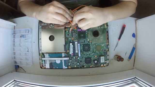 Ноутбук Acer eMachines D528 МОДЕЛЬ ZQ6 Разборка и чистка смотреть онлайн