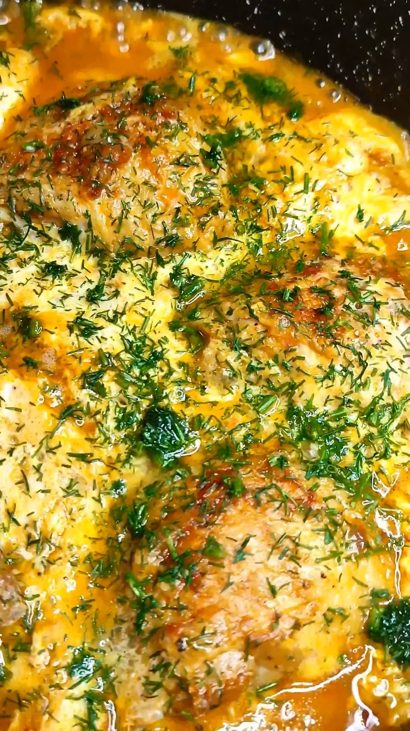 Залейте курицу яйцами. Обалденная курица на сковороде по-азербайджански смотреть онлайн