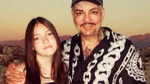 «Доченька выросла»: Филипп Киркоров снялся с почти догнавшей его по росту Аллой-Викторией на Крите