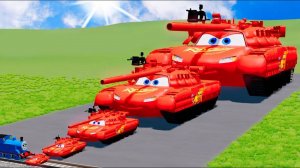 Большой и маленький красный военный танк Маккуин Лайтнинг против портальной ловушки | BeamNG.drive