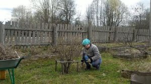 Простая жизнь в заброшенной деревне.