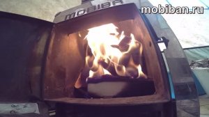 Мобильная баня Мобиба у реки в дождь