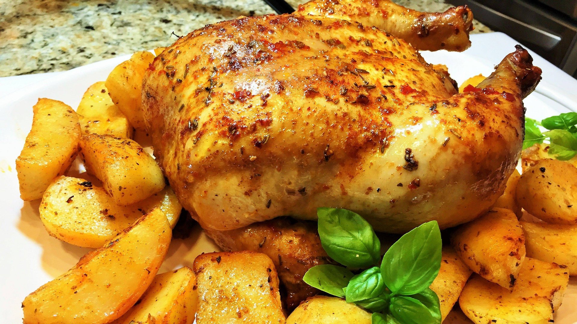 Целый картофель с курицей. смотреть онлайн