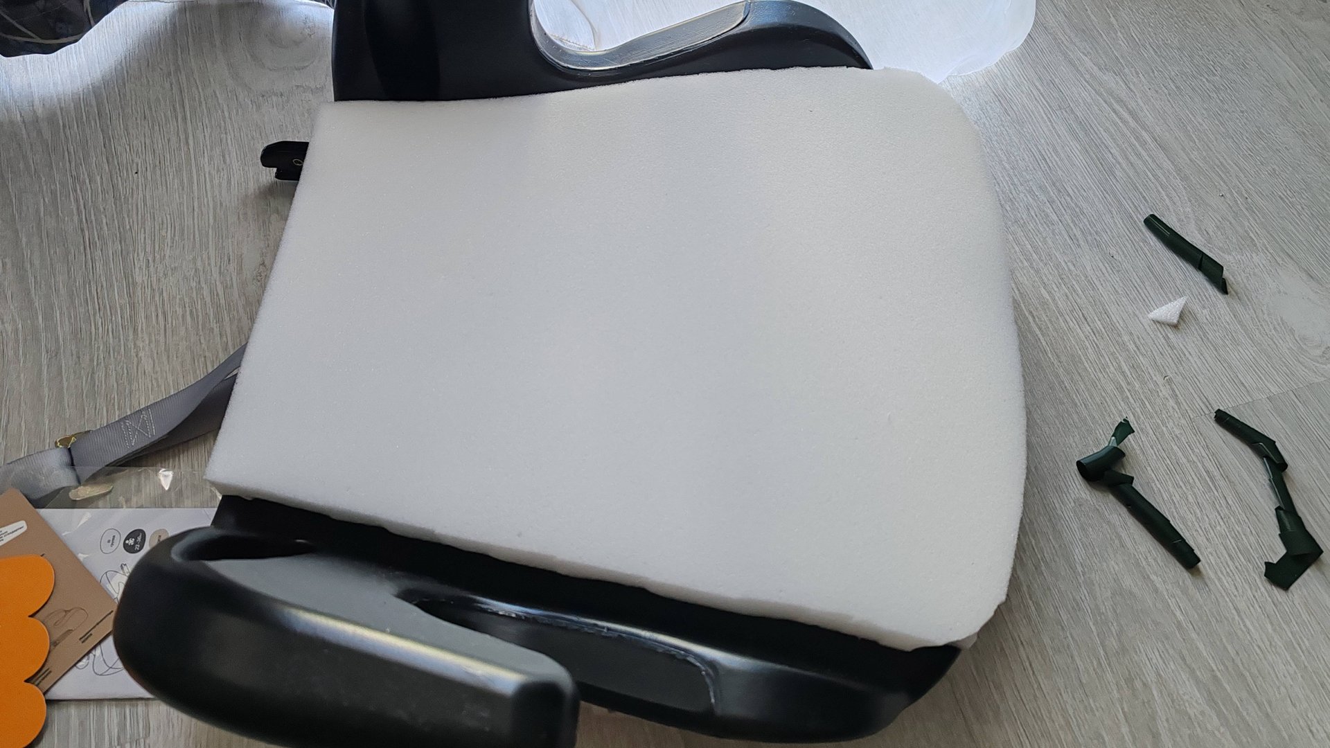 Установка бустера с isofix с новым поролоном для бустера смотреть онлайн