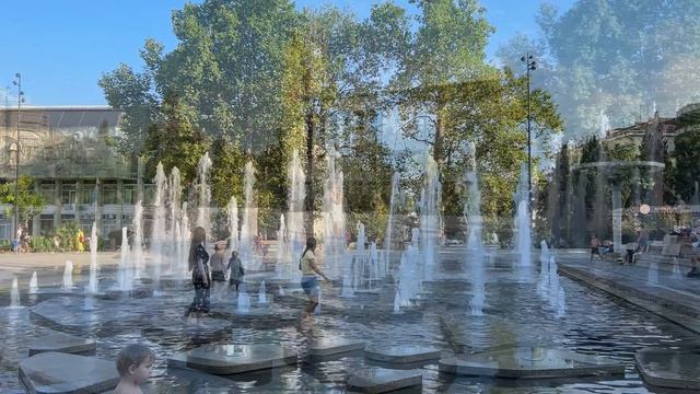 Ялта. Площадь Советская. Фонтан. На радость детям!Жаркое лето в разгаре. 01.08.25. Крым.Crimea.Yalta смотреть онлайн