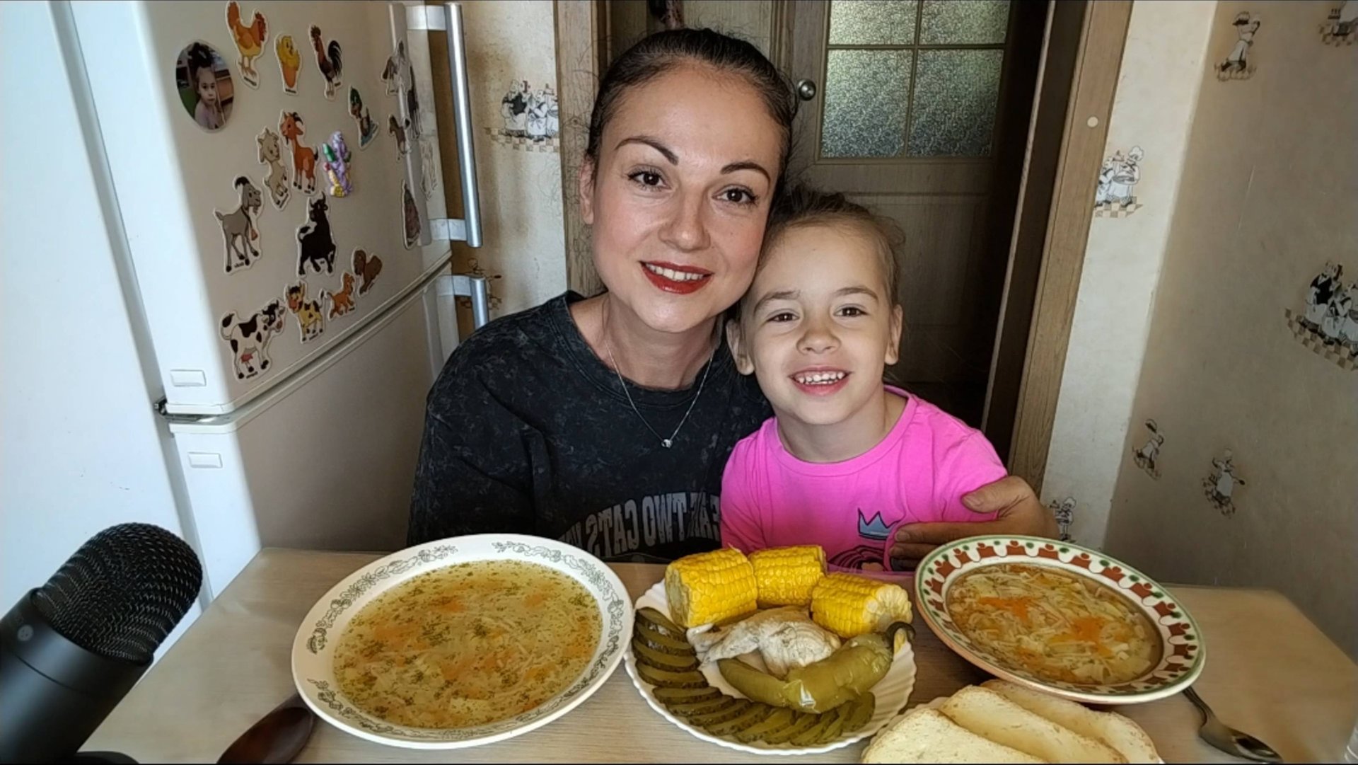 Новое видео❗Мукбанг с Анечкой🥰❤️ Куриный суп с вермишелью и овощи 👍🤤