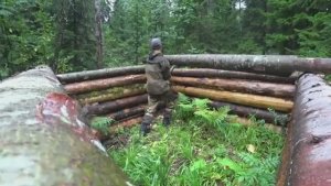 ЗА ДВЕ НЕДЕЛИ ПОТЕРЯЛ ВСЁ И СТАЛ ОТШЕЛЬНИКОМ. УЙТИ ЖИТЬ ВНЕ ЦИВИЛИЗАЦИИ ИЗБА В ОДИНОЧКУ.