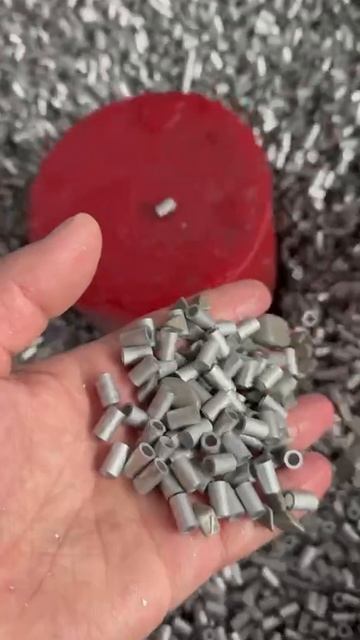 Процесс галтовки пломб алюминиевых